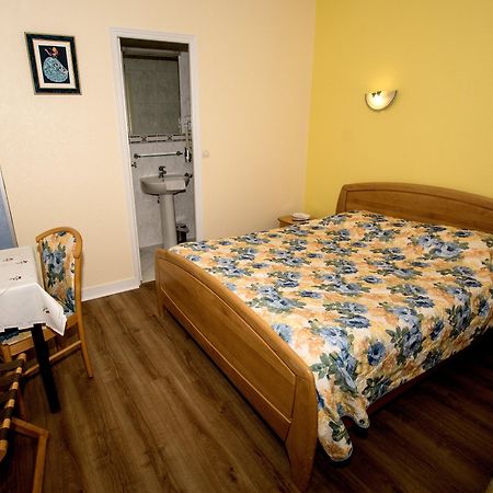Hotel Le Plat D'Etain Brou エクステリア 写真