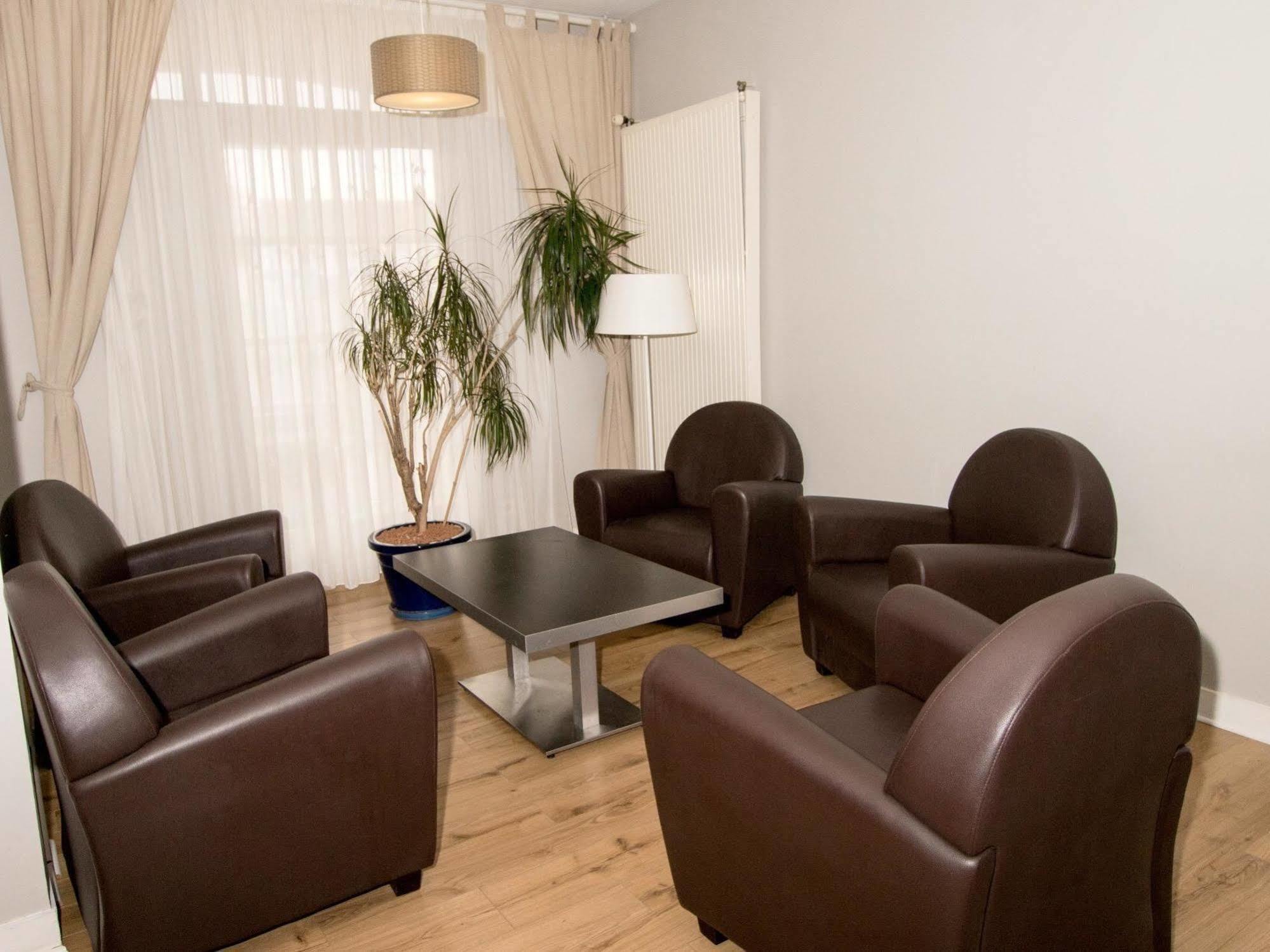 Hotel Le Plat D'Etain Brou エクステリア 写真